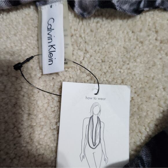 NWT Calvin Klein infinity loop scarf, 100% rayon, gray, black, white - Picture 2 of 6